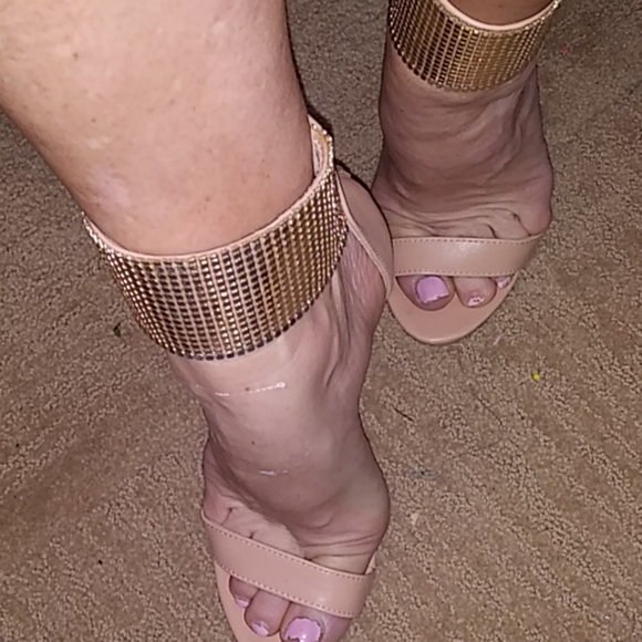 Heels - Picture 4 of 6